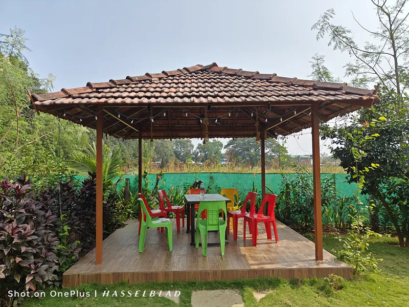 B.S. Farm 🍽️ Dining & Food Area