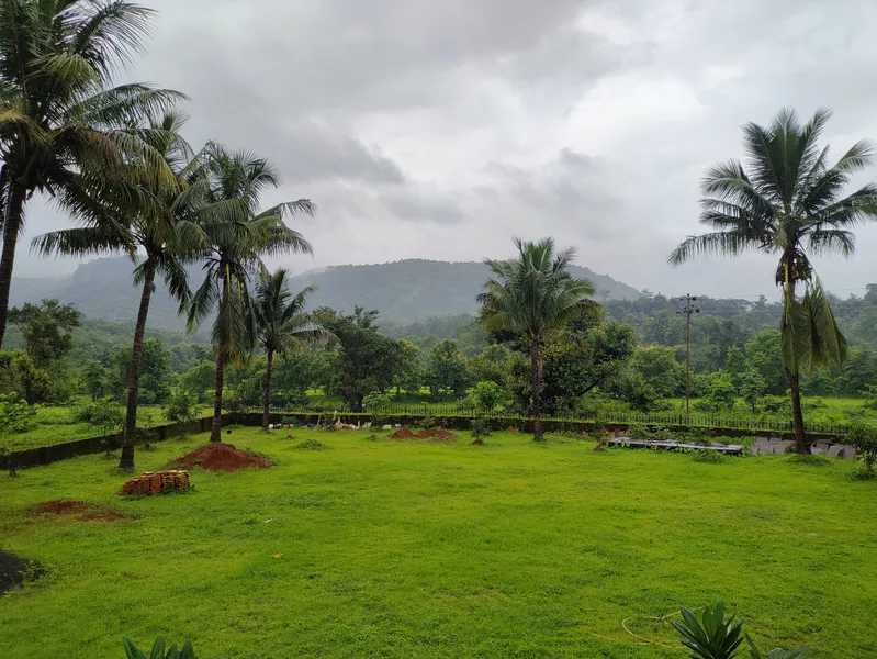 Chaitanyawadi Farm House 🌳 Lawn & Garden
