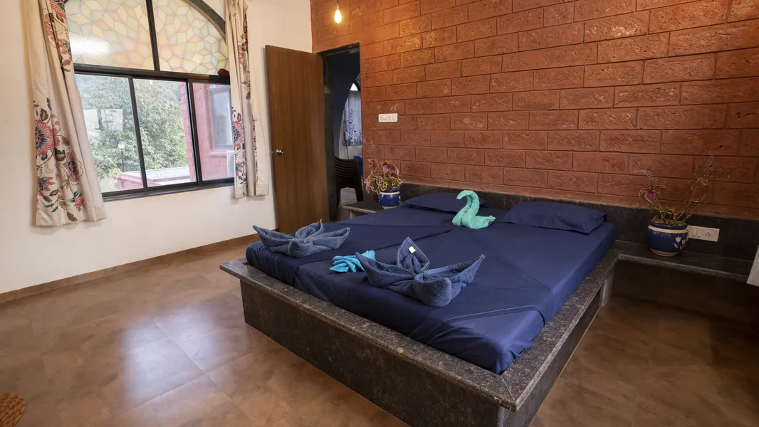 Gulmohar Farm Stay 🛏️ Bedroom