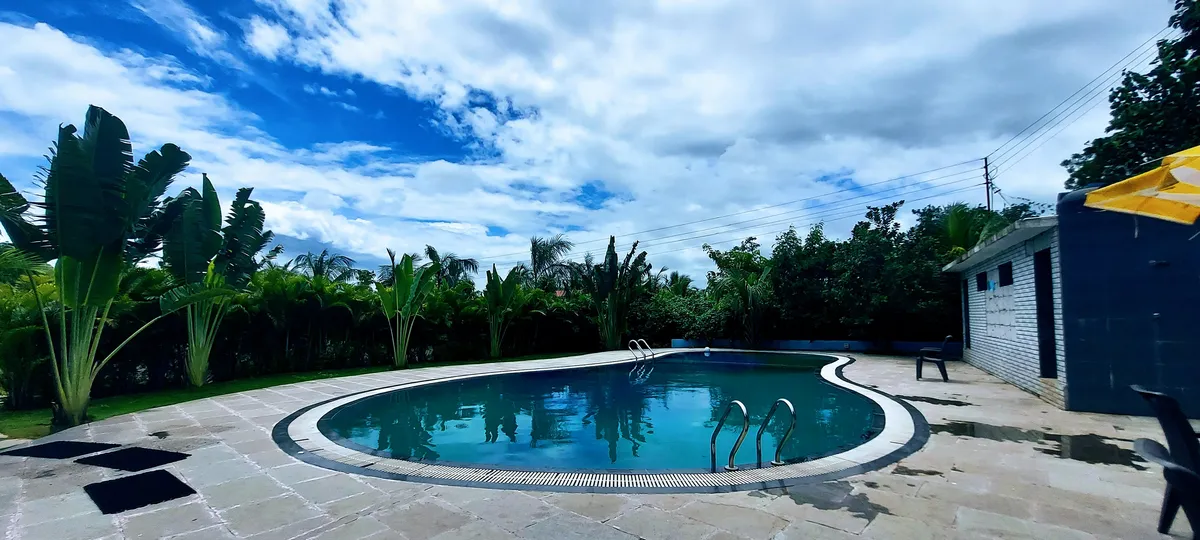Shri Santosa Farms 🏊 Swimming Pool