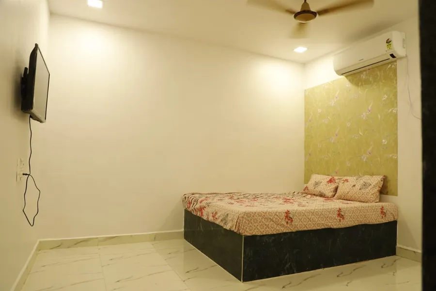 SUNNY FARMS 🛏️ Bedroom