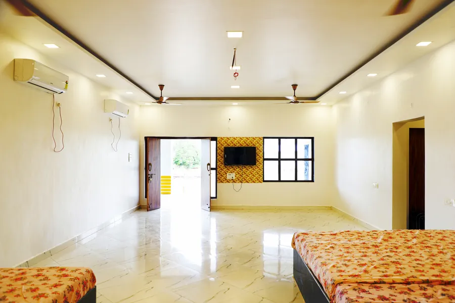 SUNNY FARMS 🛋️ Living Hall
