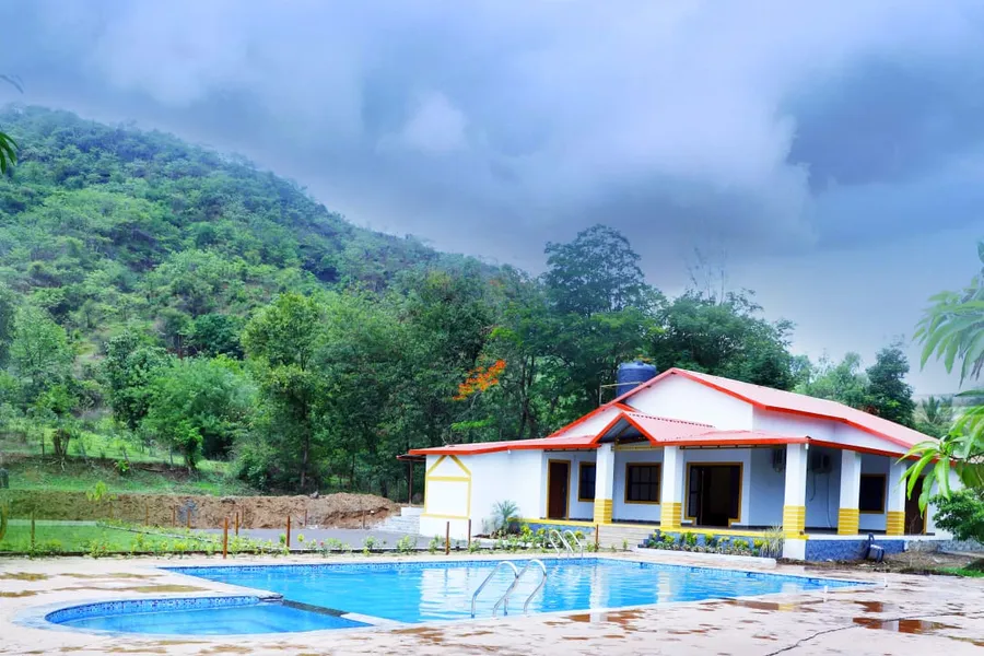 SUNNY FARMS in Tata Power, Maharashtra